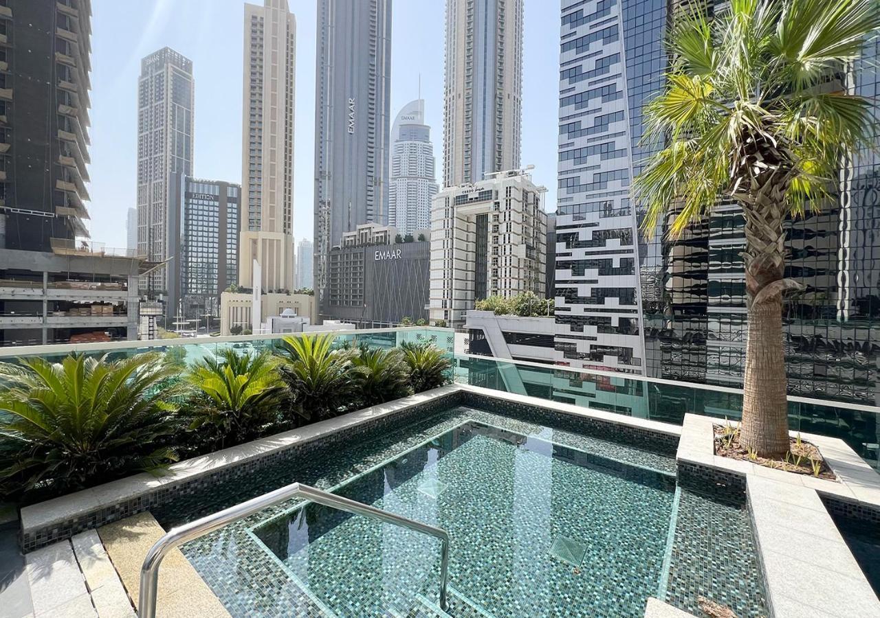 Burj Khalifa View! 2 Bedroom Luxe With 4 Minute Walk To Mall! Pool And Sauna Access! Apartamento Dubai