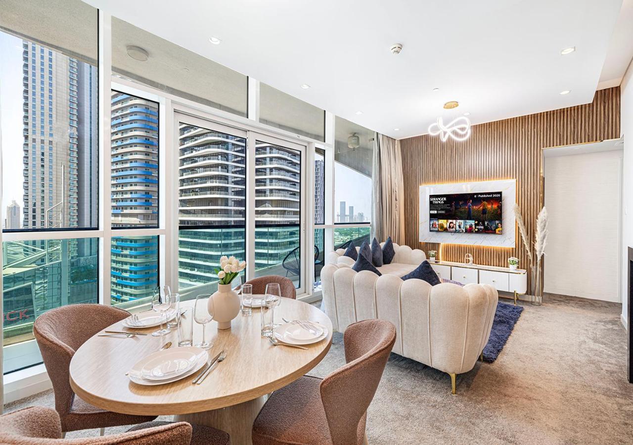 Burj Khalifa View! 2 Bedroom Luxe With 4 Minute Walk To Mall! Pool And Sauna Access! Apartamento Dubai