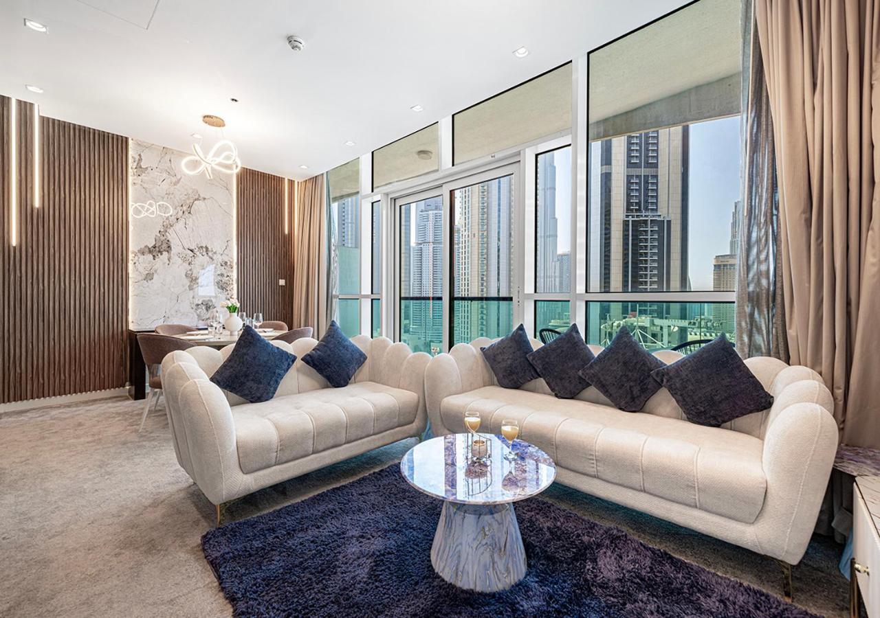 Apartamento Burj Khalifa View! 2 Bedroom Luxe With 4 Minute Walk To Mall! Pool And Sauna Access! Dubai