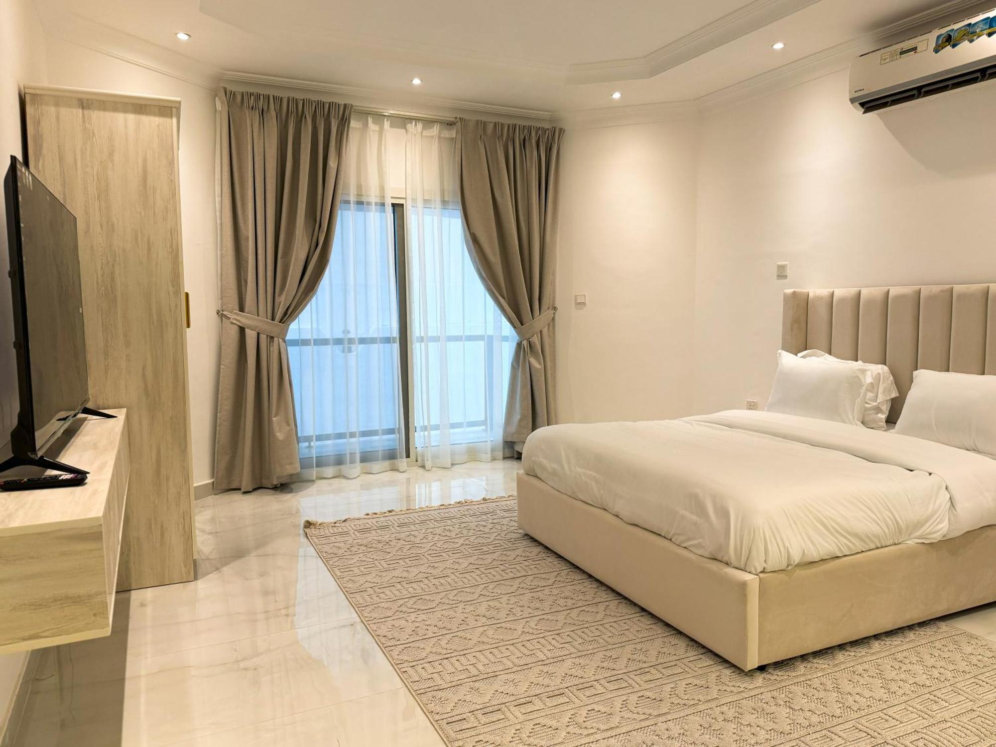 Beautiful Private With Pool Villa Dubái