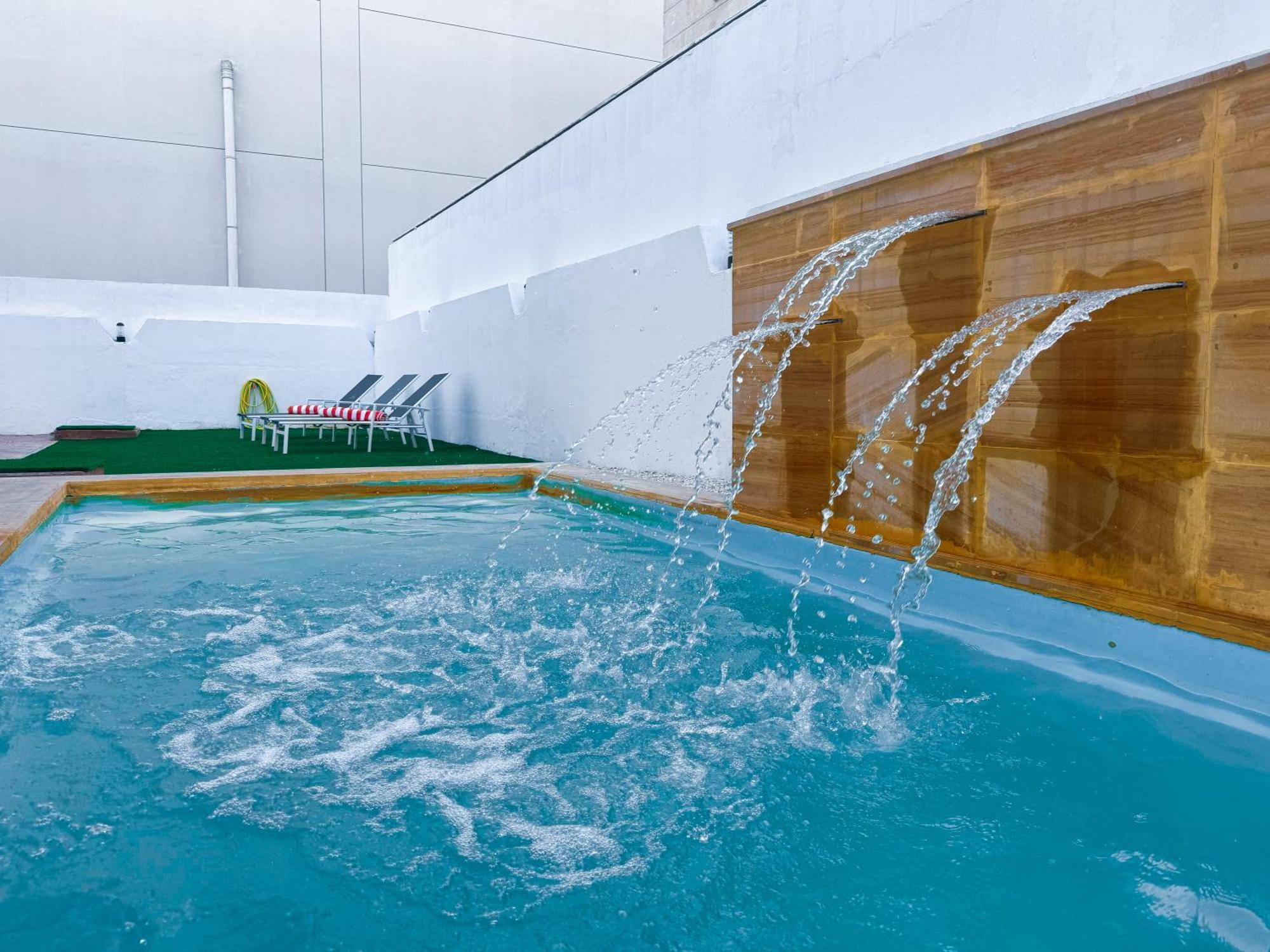 Beautiful Private With Pool Villa Dubái