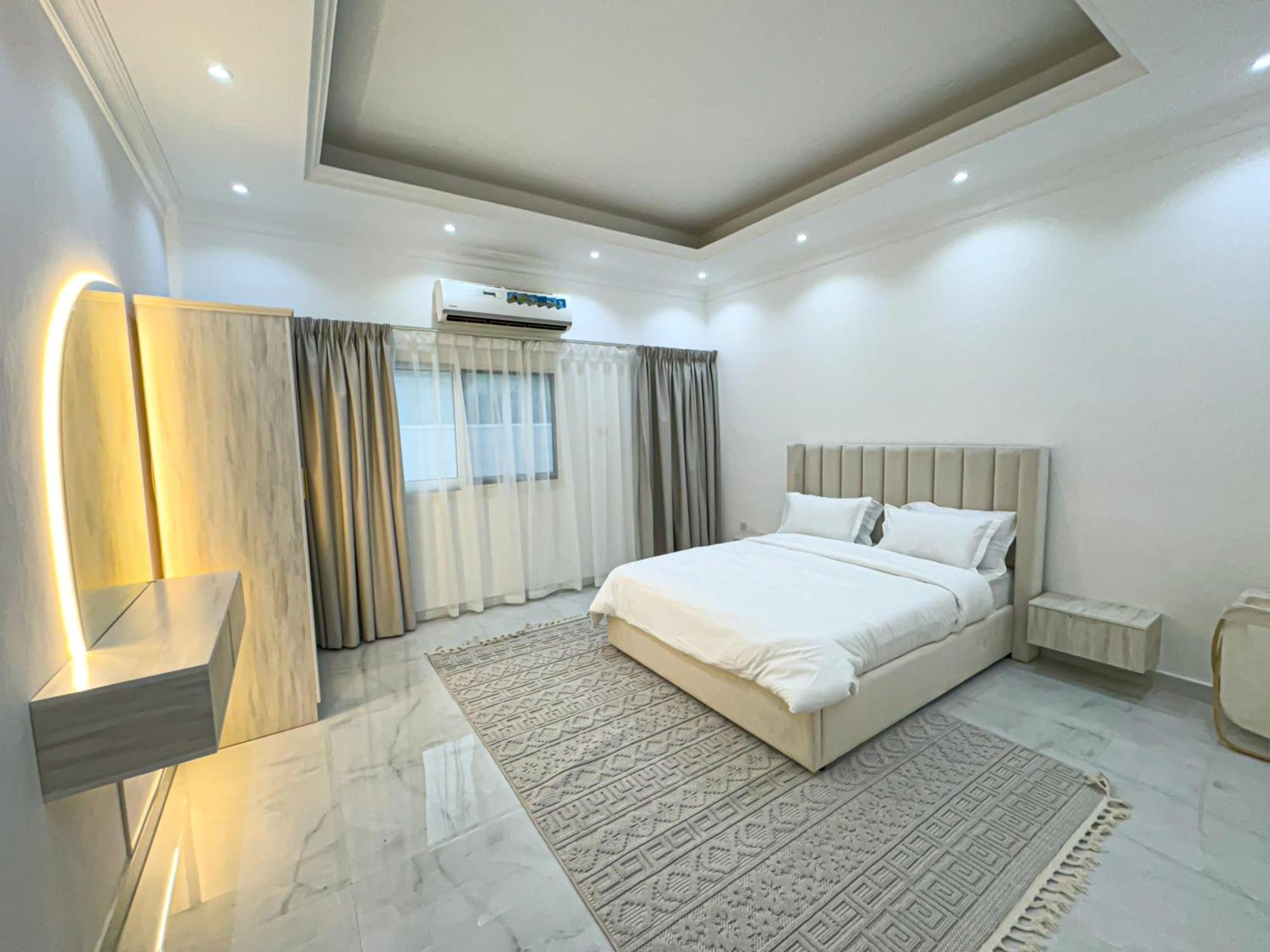 Beautiful Private With Pool Dubái