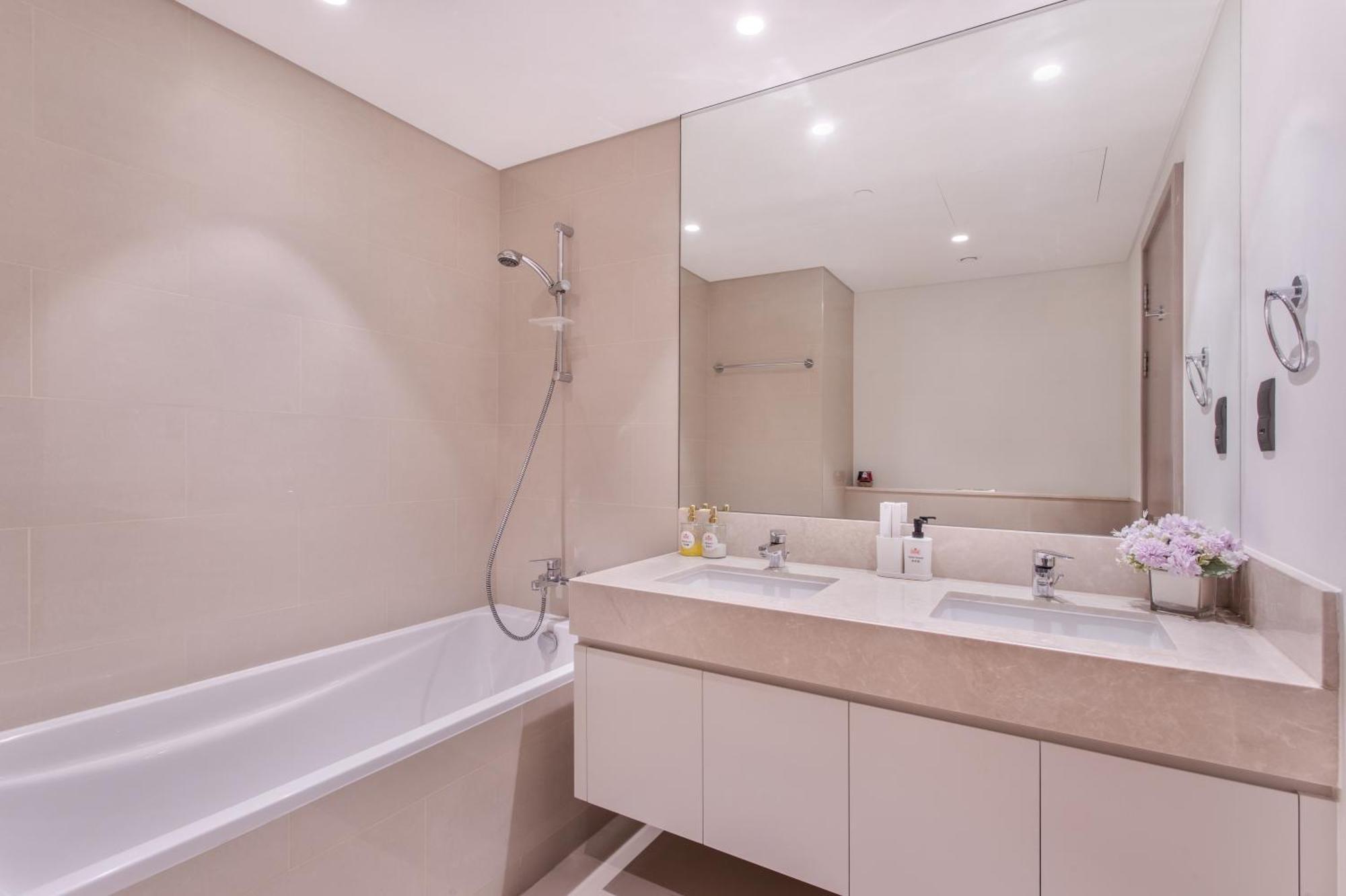 Lejlighed Classy 2 Bedrooms Near Burj Khalifa Dubai
