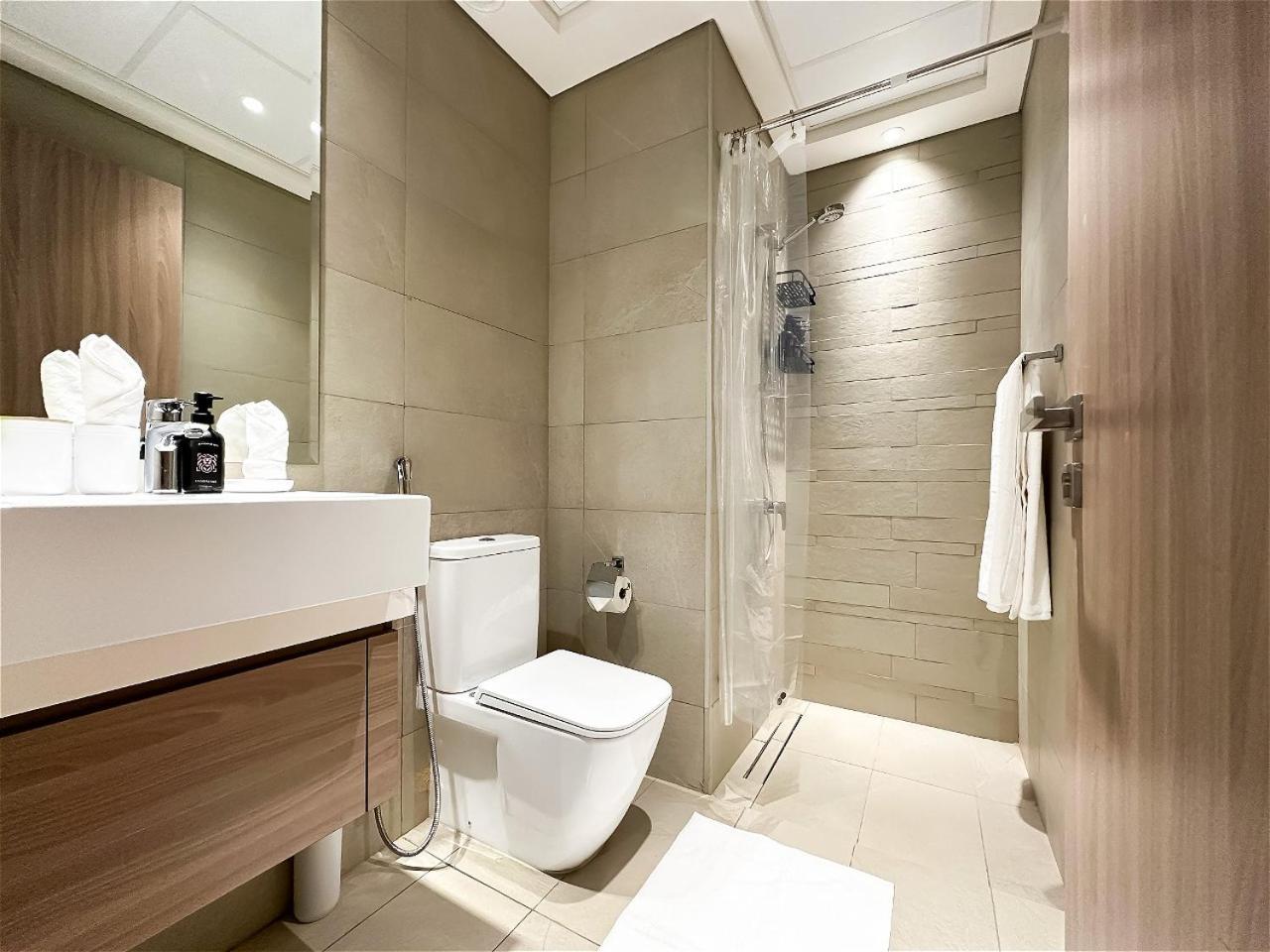 Apartment Exquisite 2br Oasis W Pool View In Meydan Dubai