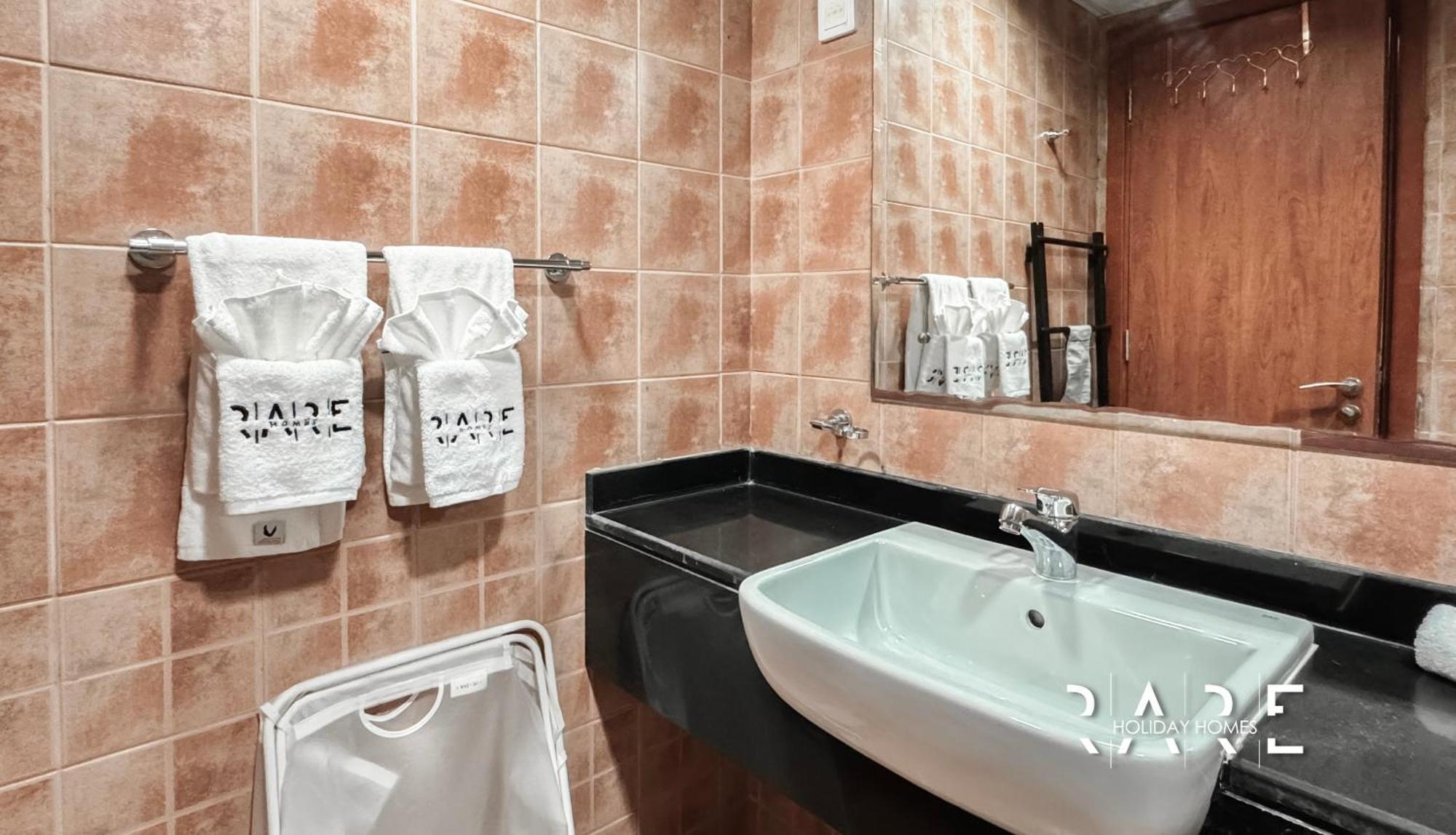 Apartment Rare Homes - Near Center Ma'eisem - Pool View - Crescent Tower A - R706 - Impz