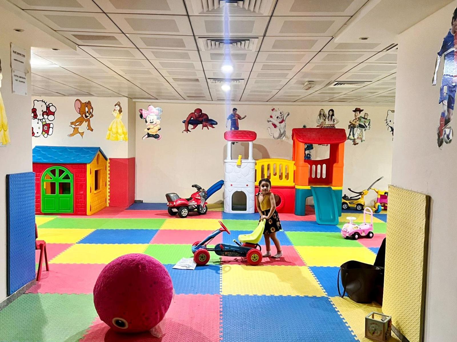 Pathfinder Partition In Barsha Heights Tecom Accommodatie bij particulieren