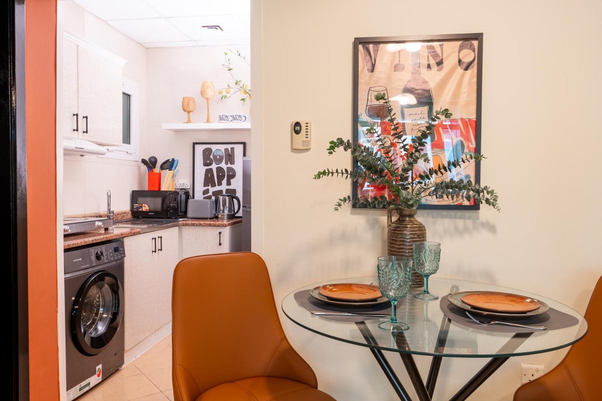 Stylish 1br Apartment! Near Metro & Stroll To Marina