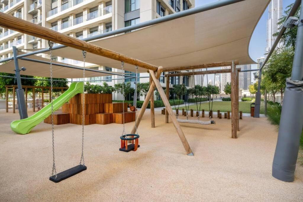 5 Minute Walk To The Fountains! Full Burj Khalifa View! 5-star Pool & Gym! * Dubai