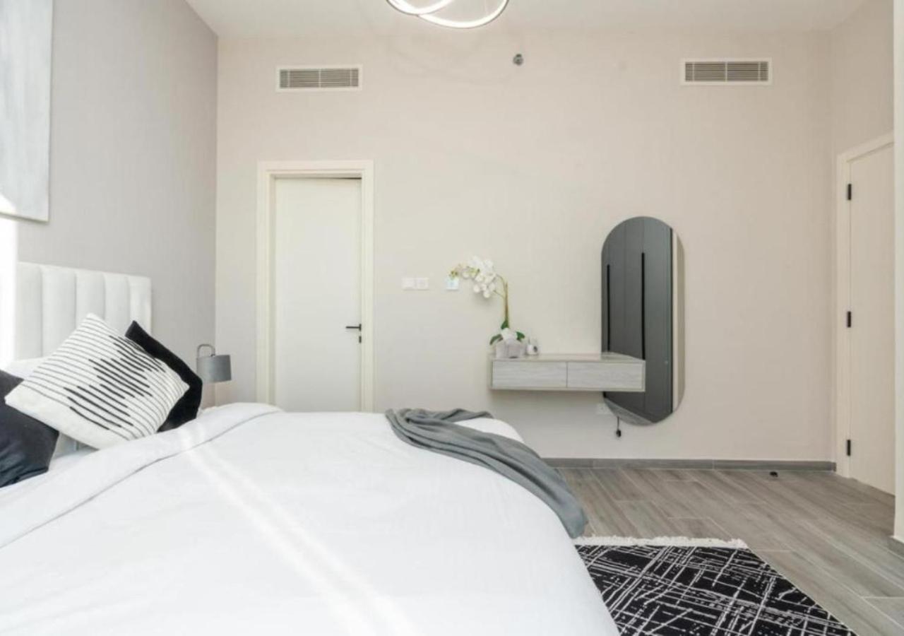 Elegant 2br High Views & Midtown Living By Vibel *