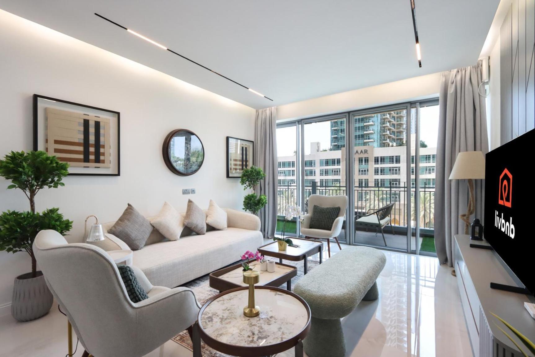 Livbnb - 2b With Modern Interiors, Emaar Boulevard Apartment *