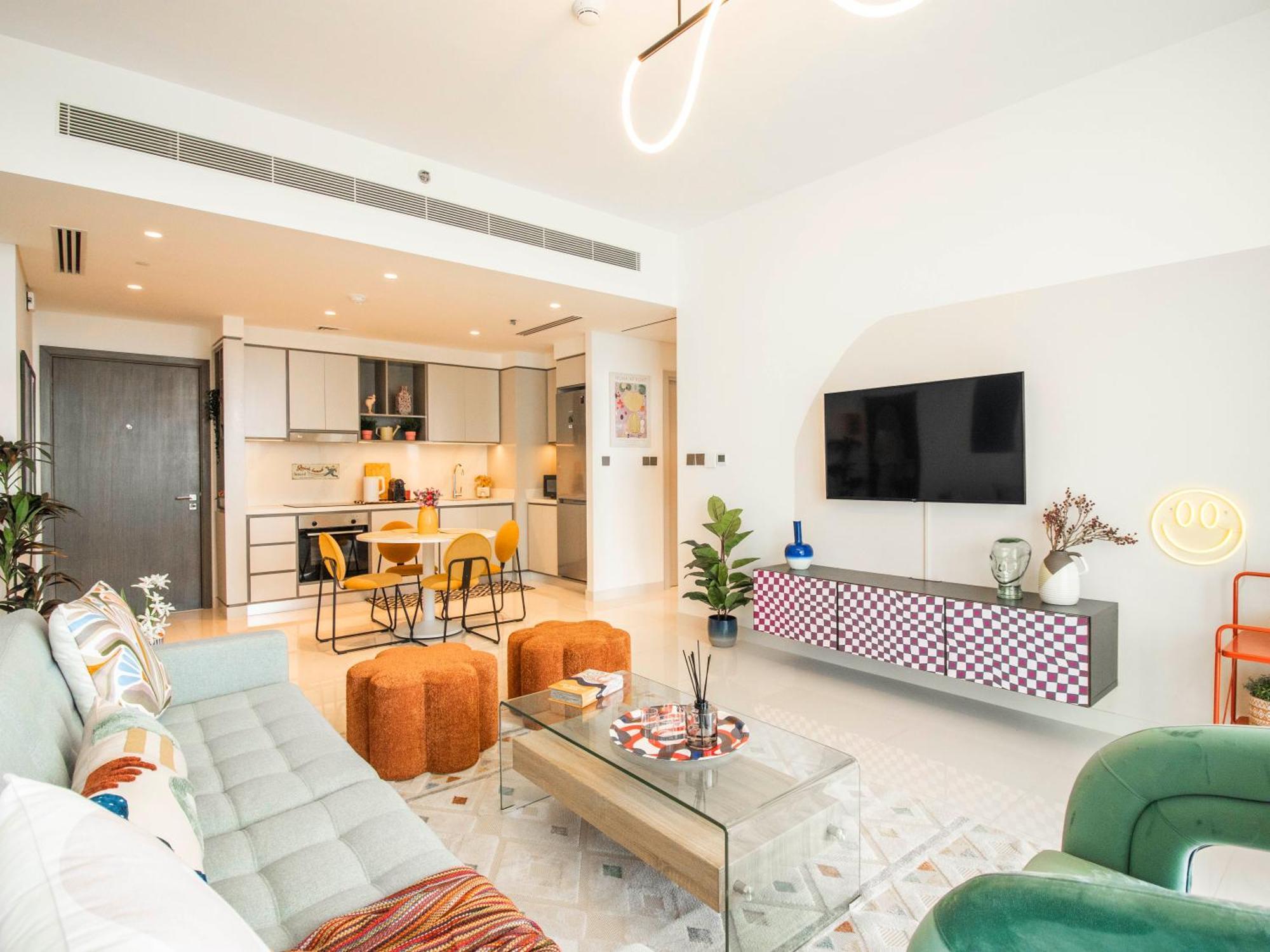 Beachfront Bliss: Chic 1 Bedroom Retreat By The Sea Dubaï