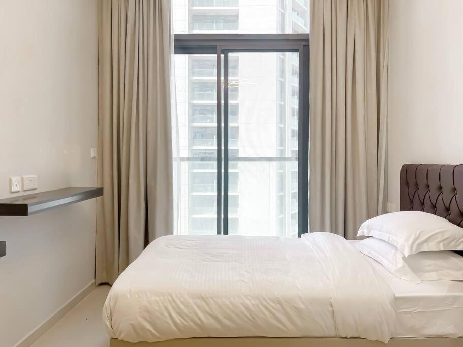Damac Aykon 2 Bedroom Business Bay - Ezytrac Apartment Dubai