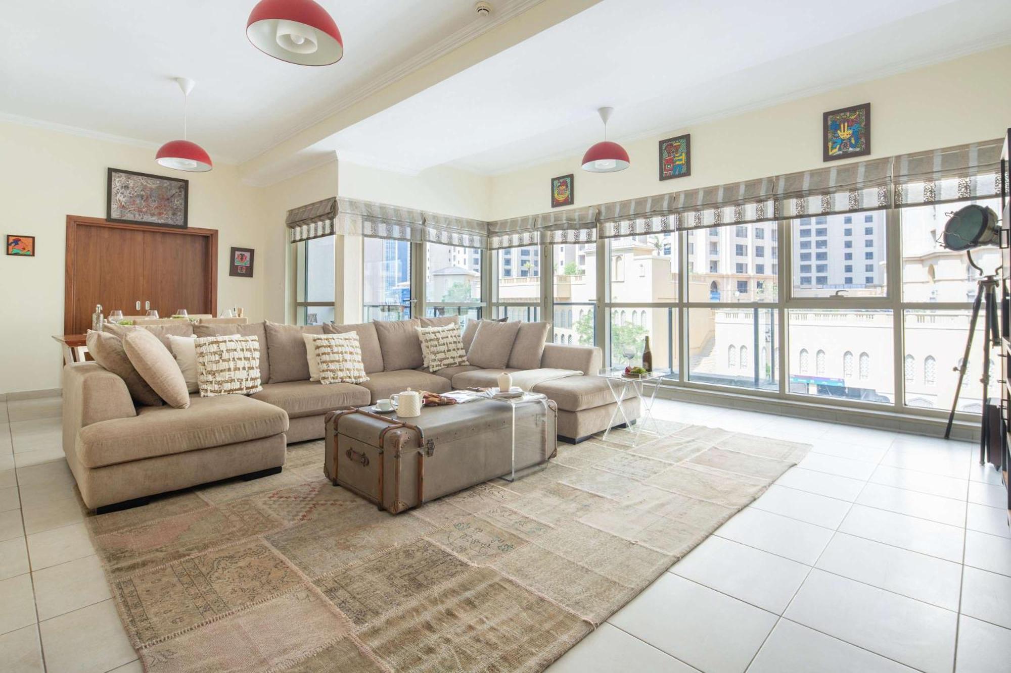 Frank Porter - Marina Quays * Dubai
