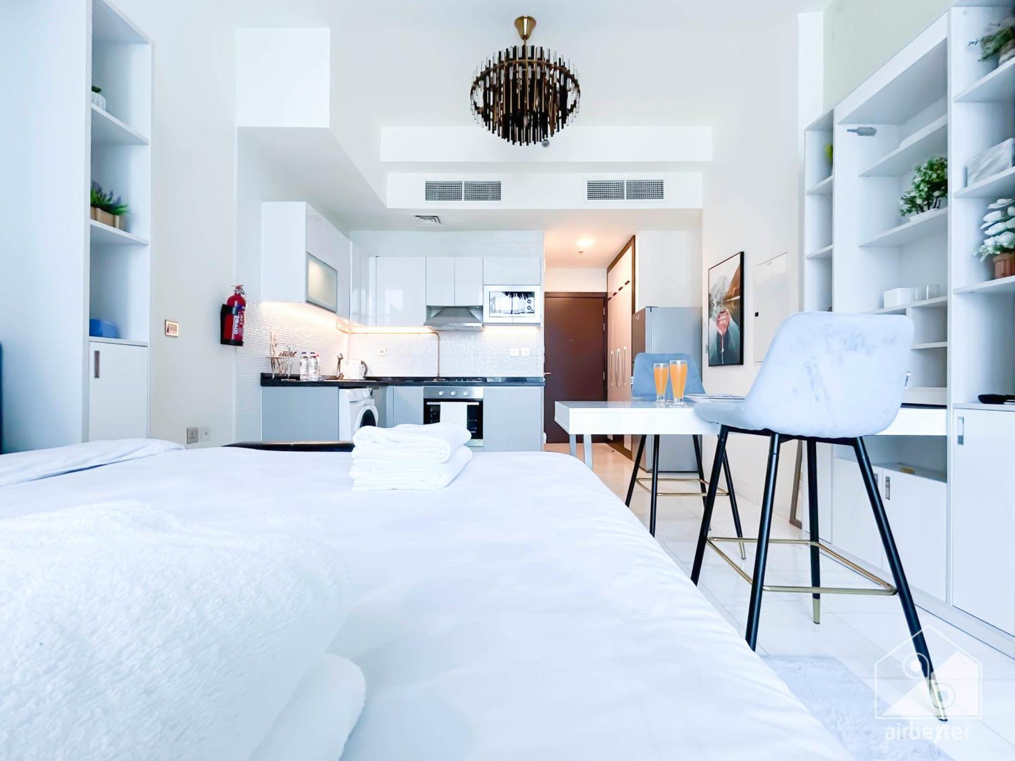 Chic Retreat In Business Bay Lägenhet