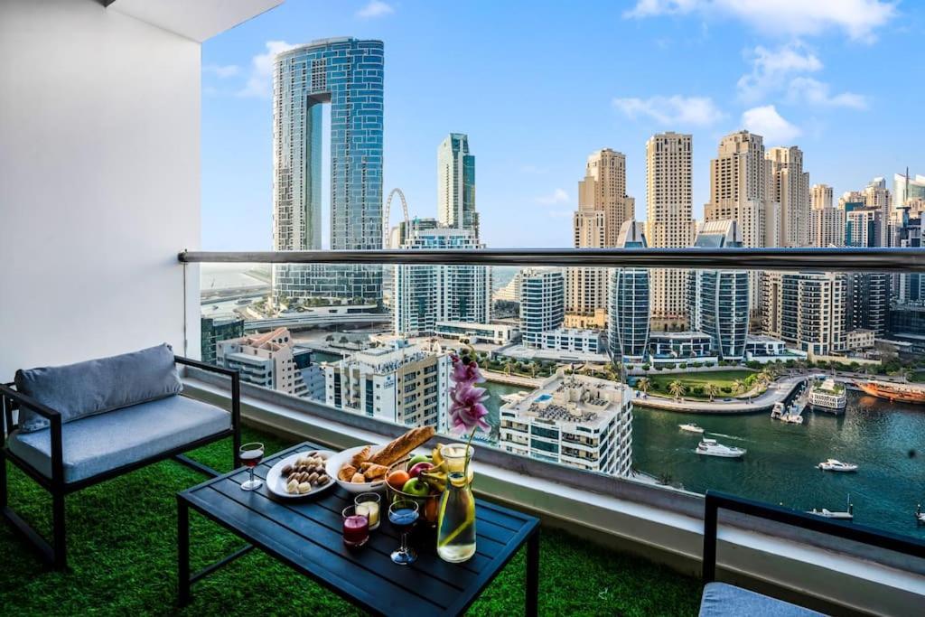 Elite Waterfront 3br Haven With Marina And Sea Views Dubai