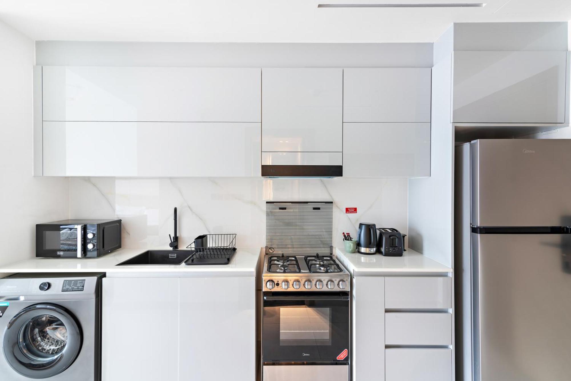 Furnished Binghatti Canal - Burj Khalifa View, Apartamento Dubái