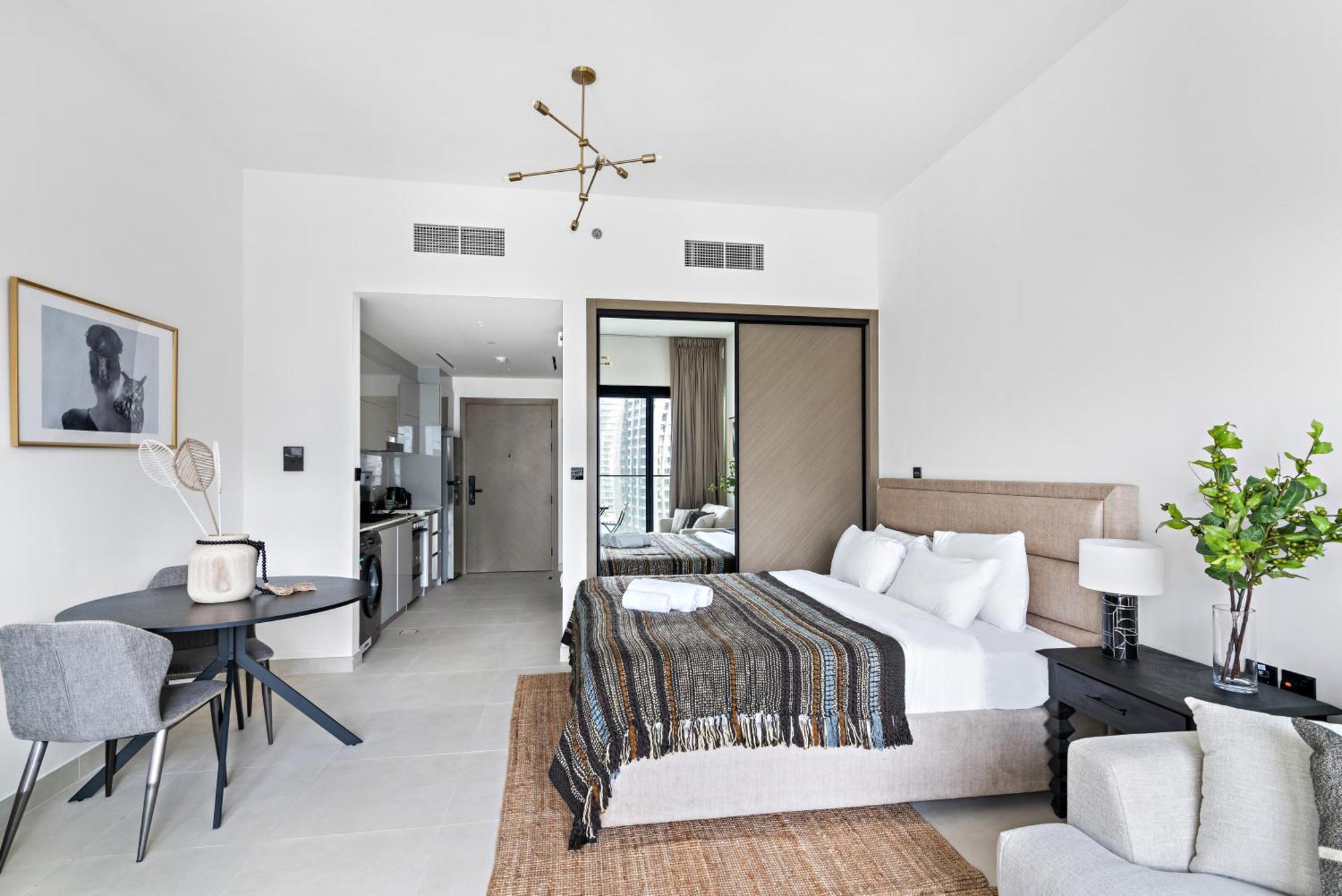 Furnished Binghatti Canal - Burj Khalifa View, Dubái