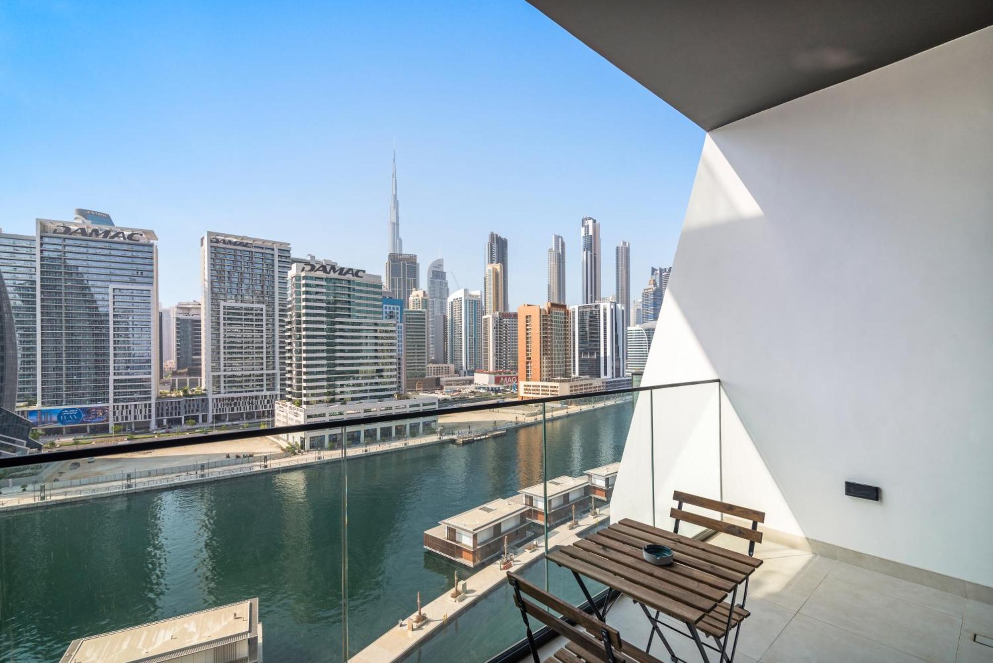 Furnished Binghatti Canal - Burj Khalifa View, Apartamento *