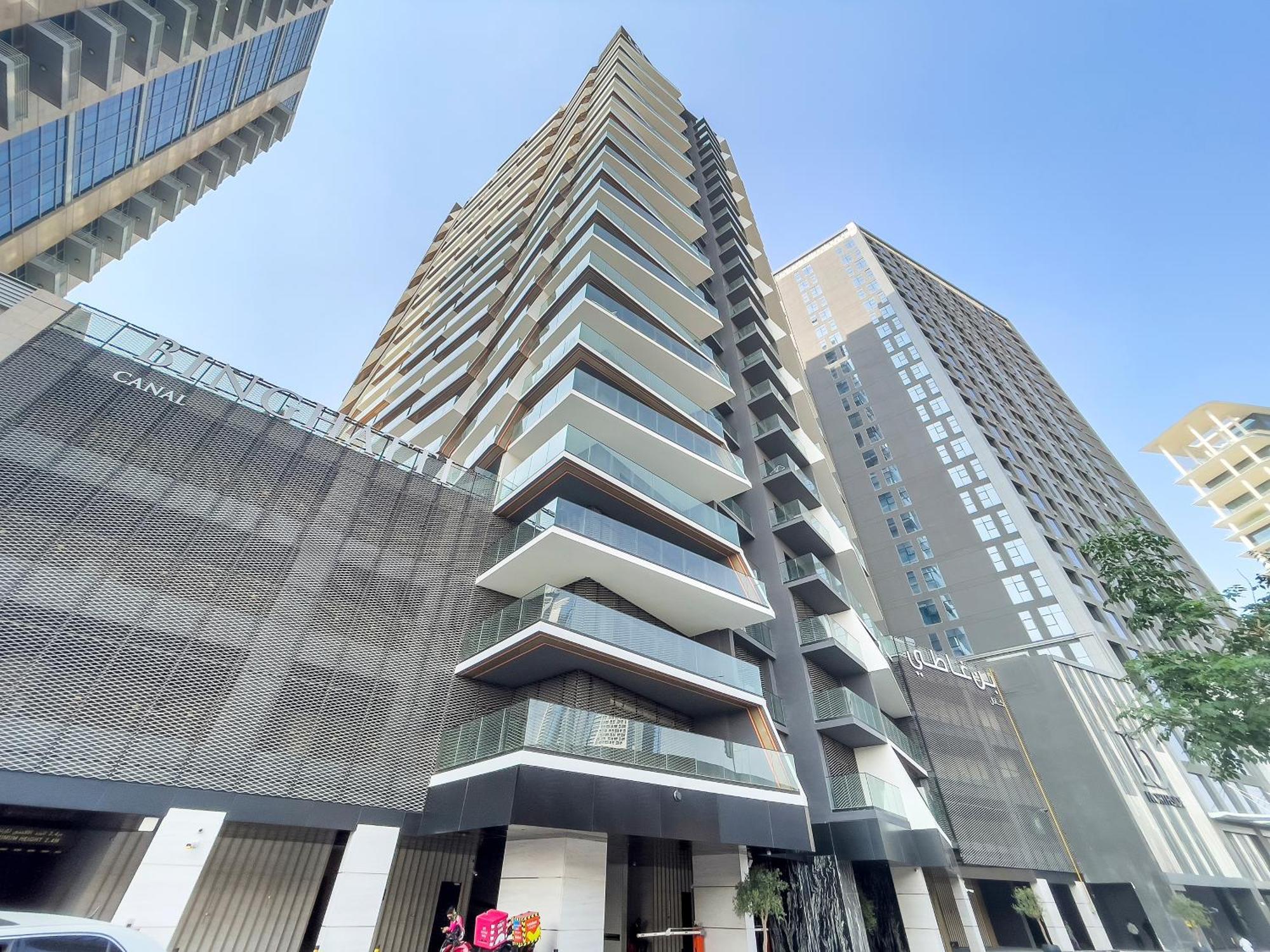 Furnished Binghatti Canal - Burj Khalifa View, Apartamento Dubái