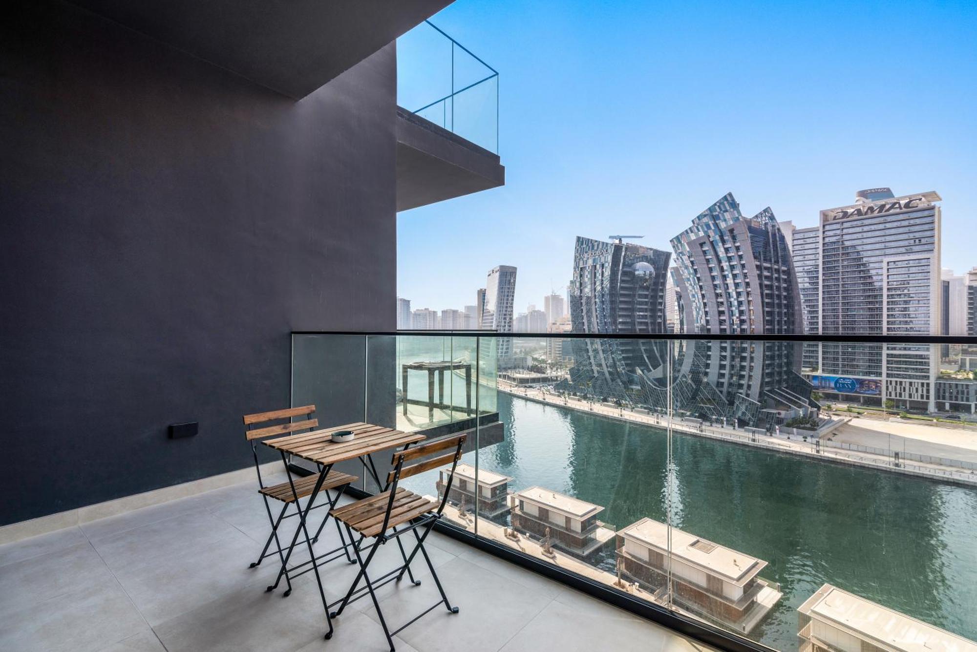 Furnished Binghatti Canal - Burj Khalifa View, Apartamento *