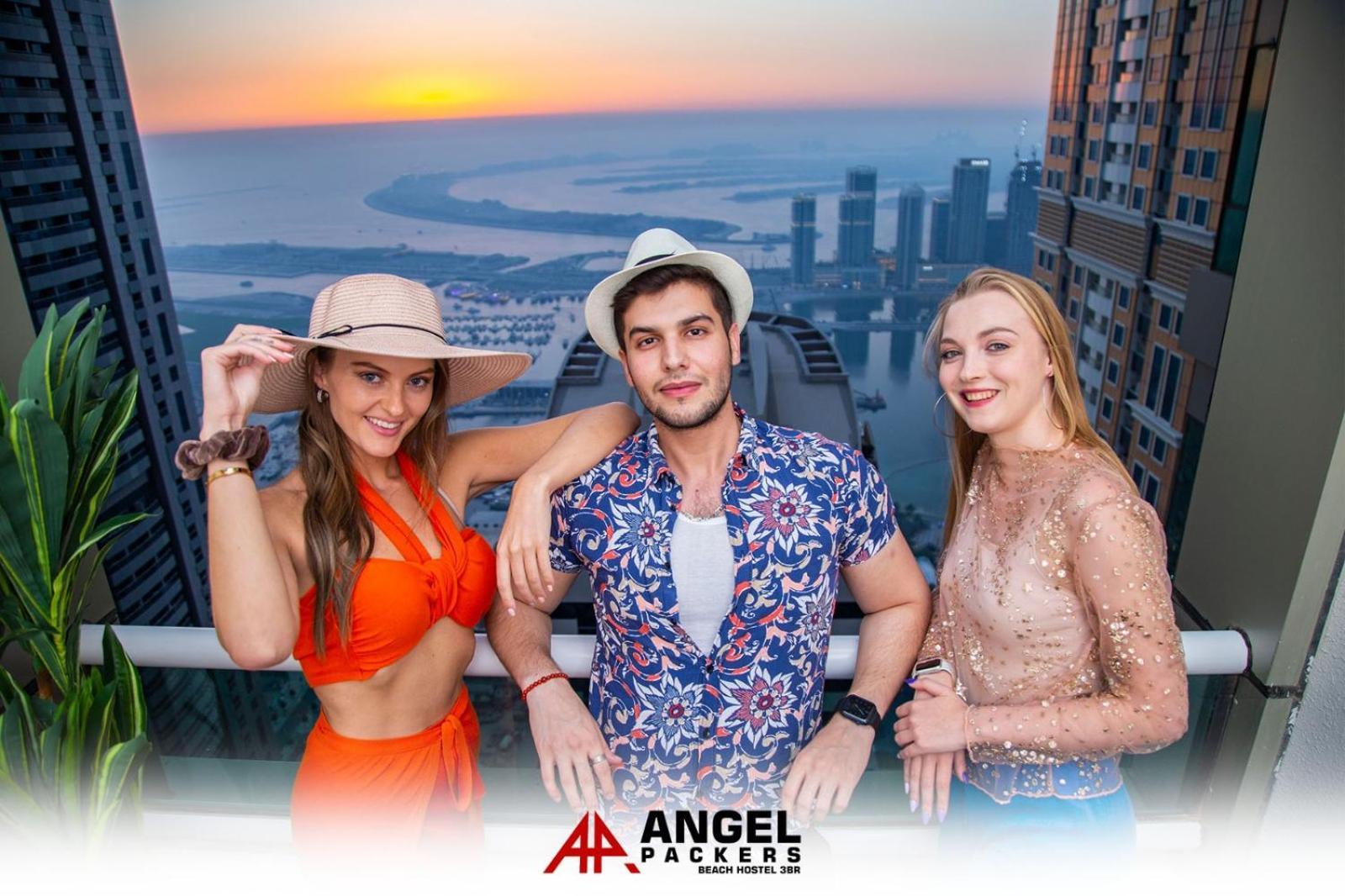 Angel Packers With Seaview In Marina Walk * Dubái