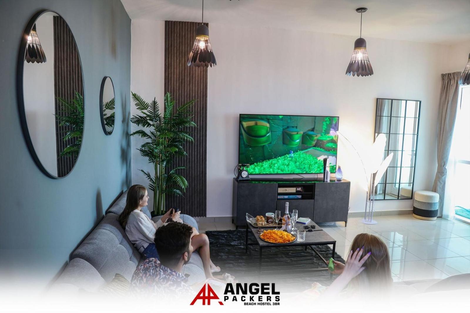 Hostal Angel Packers With Seaview In Marina Walk *