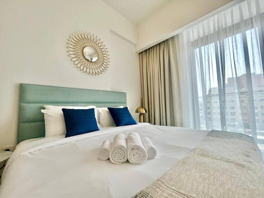 Apartment Waves - Comfortable Jvc With Balcony And Maids Dubai