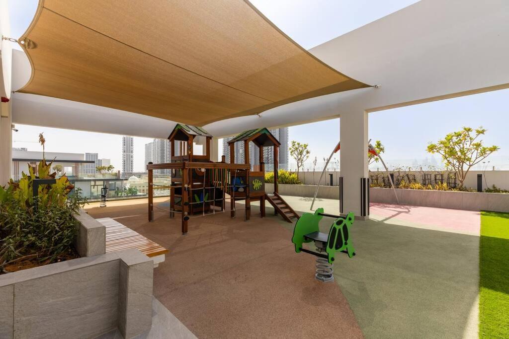 Waves - Comfortable Jvc With Balcony And Maids Dubai