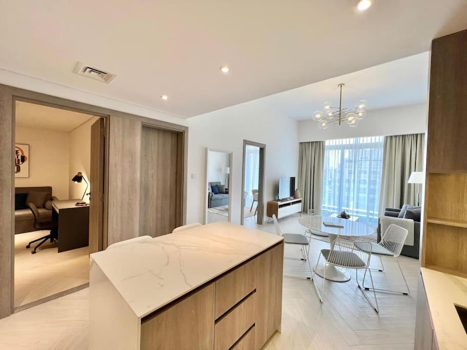 Waves - Comfortable Jvc With Balcony And Maids Dubai