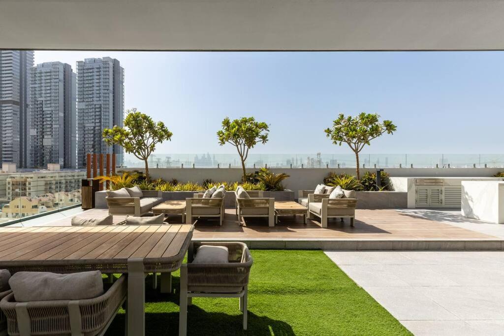 Waves - Comfortable Jvc With Balcony And Maids * Dubai