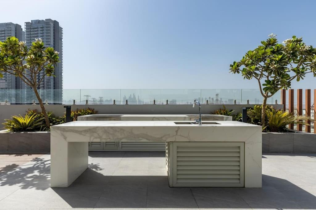 Apartment Waves - Comfortable Jvc With Balcony And Maids Dubai