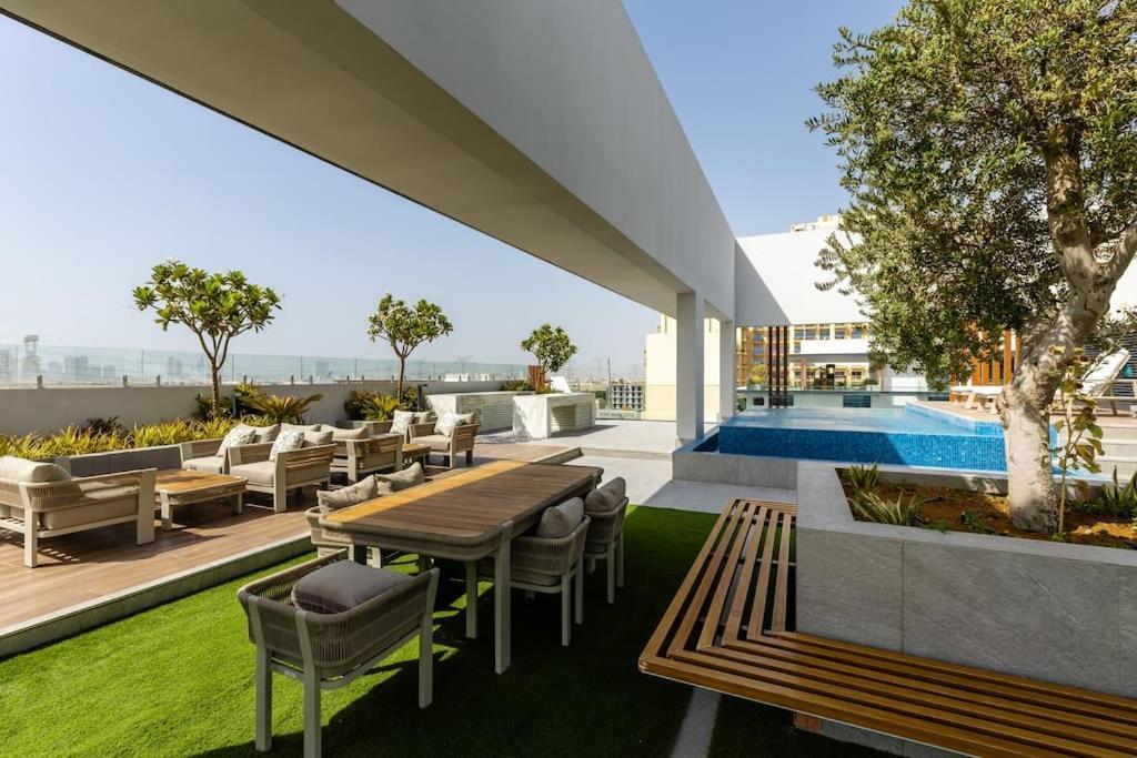 Waves - Comfortable Jvc With Balcony And Maids * Dubai