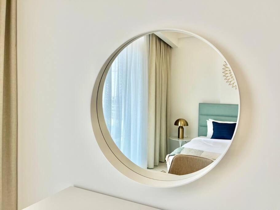 Apartment Waves - Comfortable Jvc With Balcony And Maids *
