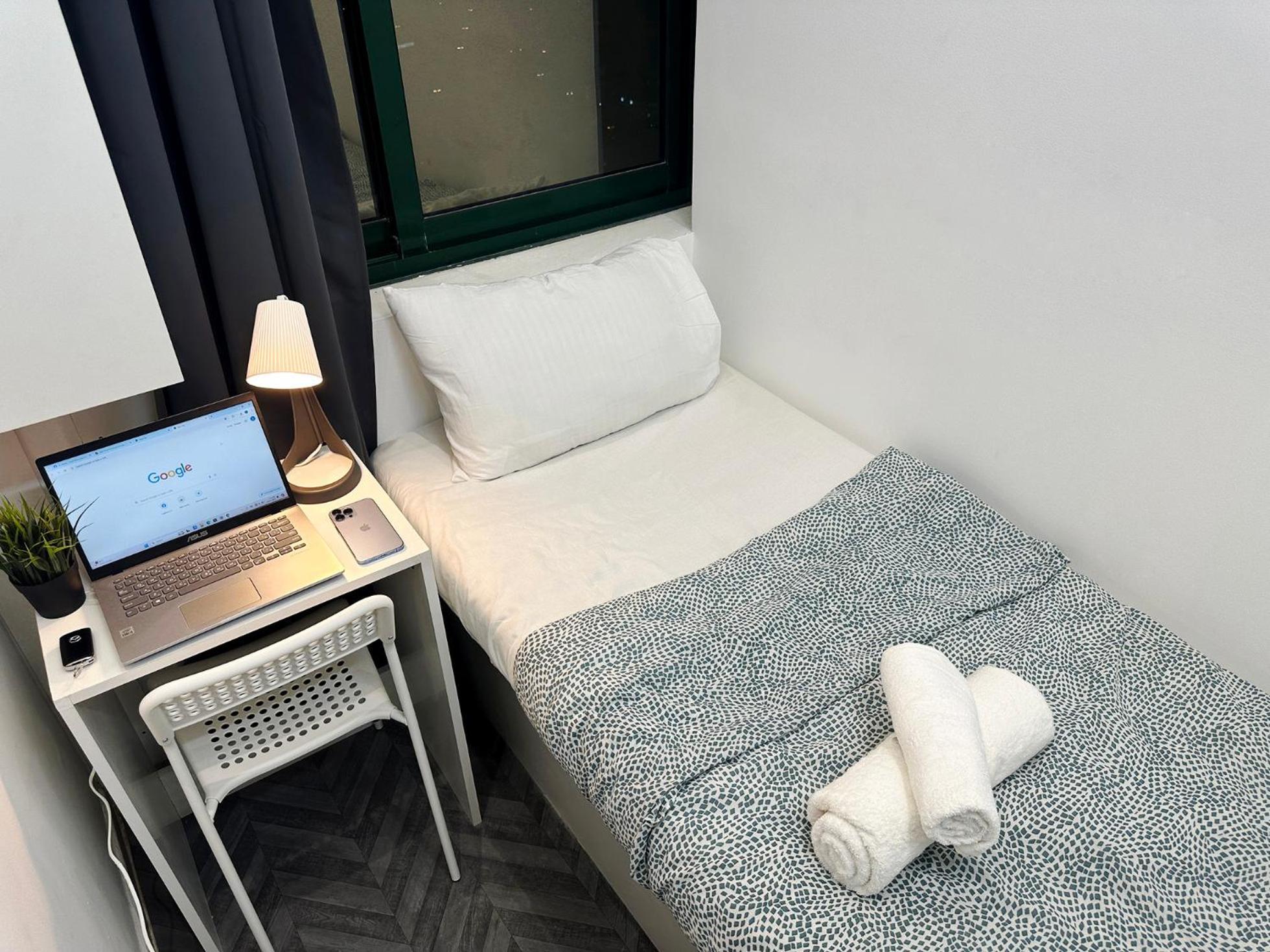 Explorer Partition With Window Near Internet * Dubai