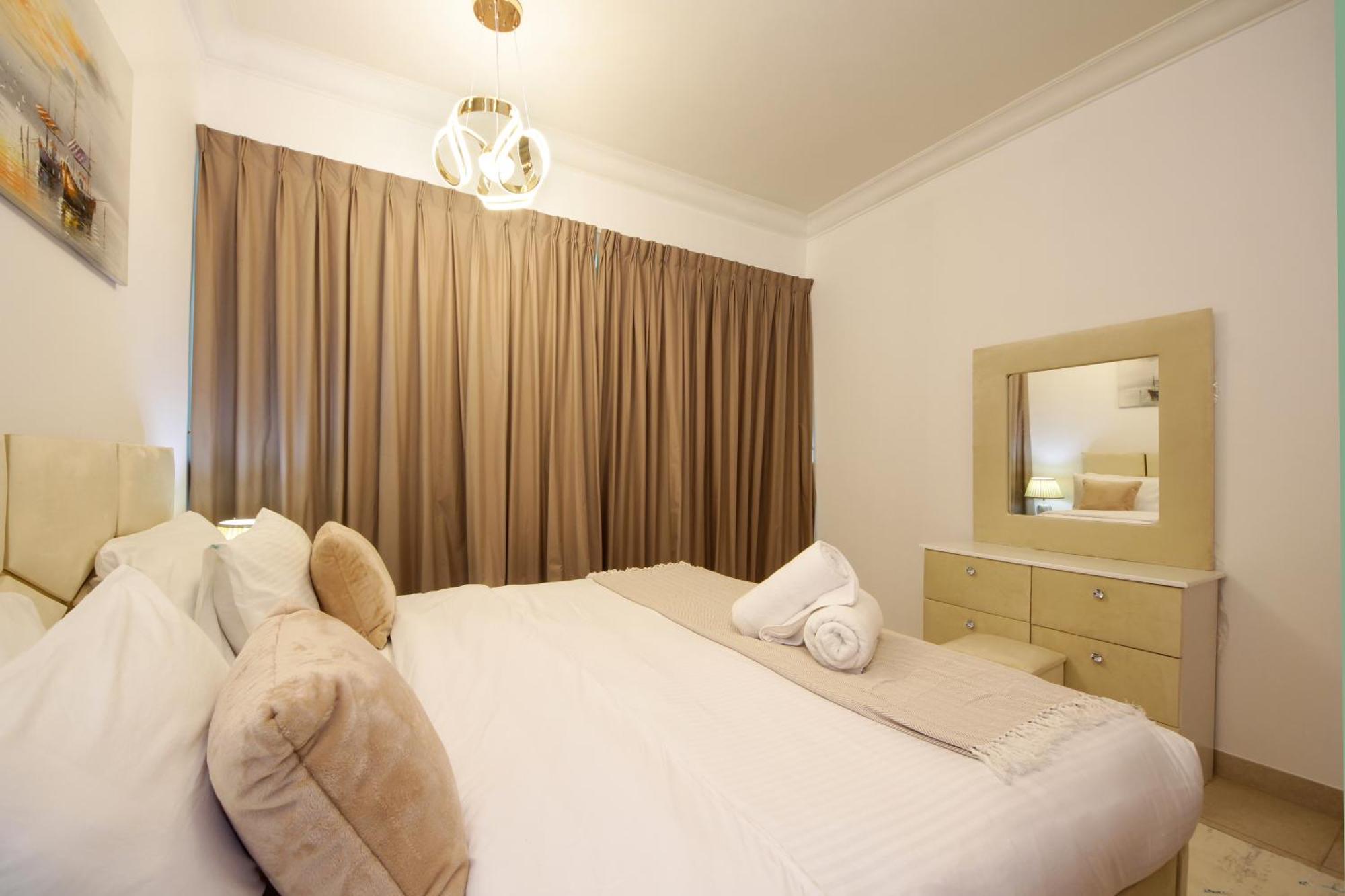 Spacious 1bhk In Downtown 8 Blvd Lejlighed