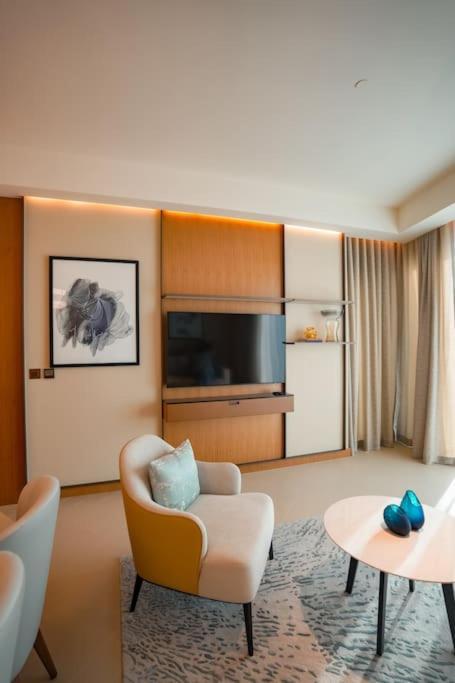 Address Opera 1br 54th Floor *