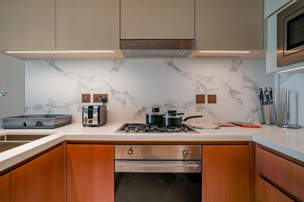 Address Opera 1br 54th Floor *