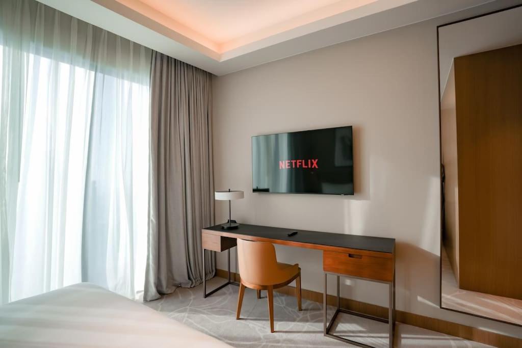 Address Opera 1br 54th Floor *