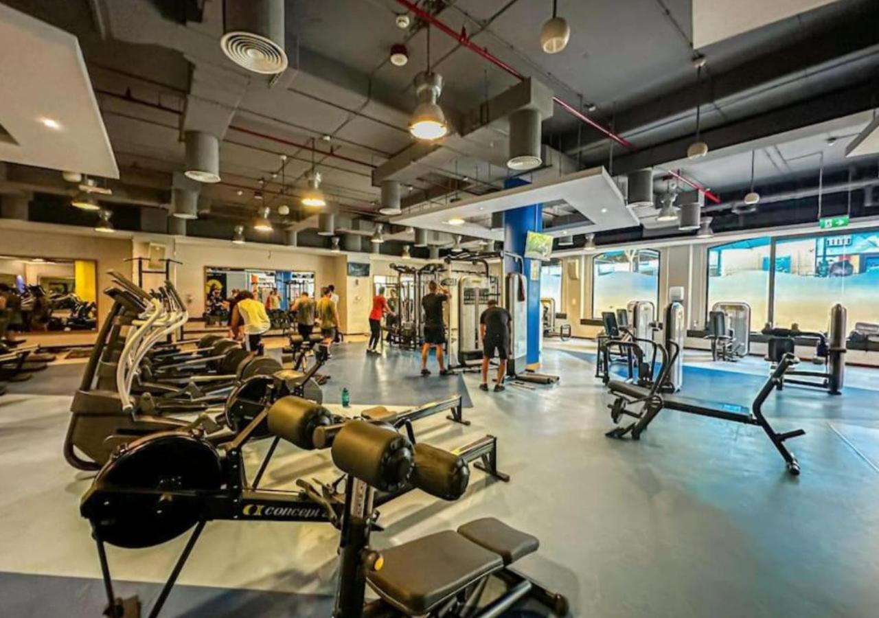 Aesthetic , Sleeps 6, Pool, Gym & Waterfront Views Semesterbostad *