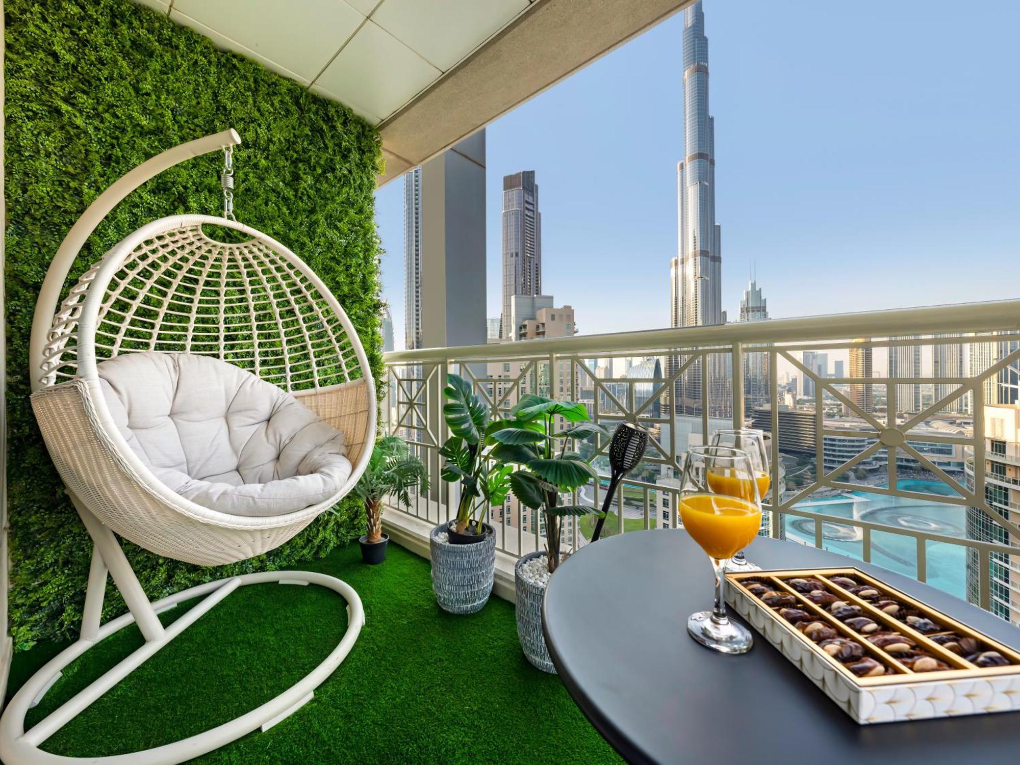 Lavish 2 Bedroom I Burj Khalifa & Fountain Views I Free Gym, Pool, Parking, Wi-fi And Ps5 I By Skyline Serenity Apartament *