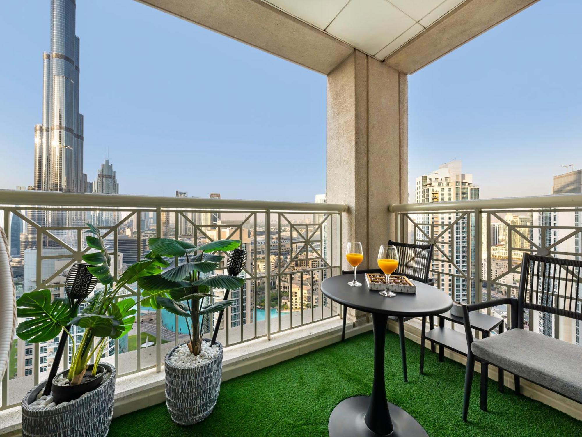 Lavish 2 Bedroom I Burj Khalifa & Fountain Views I Free Gym, Pool, Parking, Wi-fi And Ps5 I By Skyline Serenity Apartament Dubai