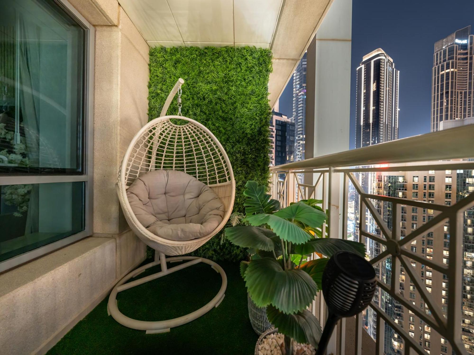 Apartament Lavish 2 Bedroom I Burj Khalifa & Fountain Views I Free Gym, Pool, Parking, Wi-fi And Ps5 I By Skyline Serenity Dubai