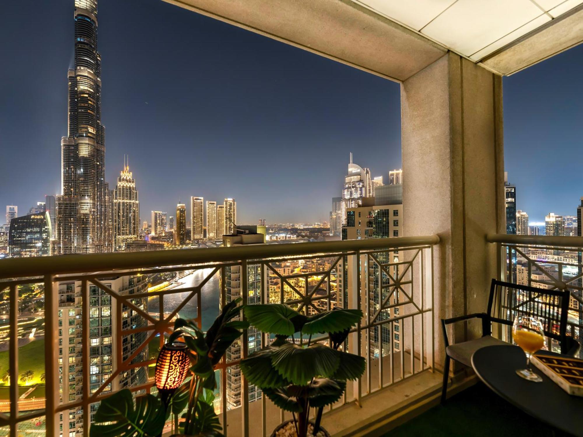 Lavish 2 Bedroom I Burj Khalifa & Fountain Views I Free Gym, Pool, Parking, Wi-fi And Ps5 I By Skyline Serenity Apartament Dubai