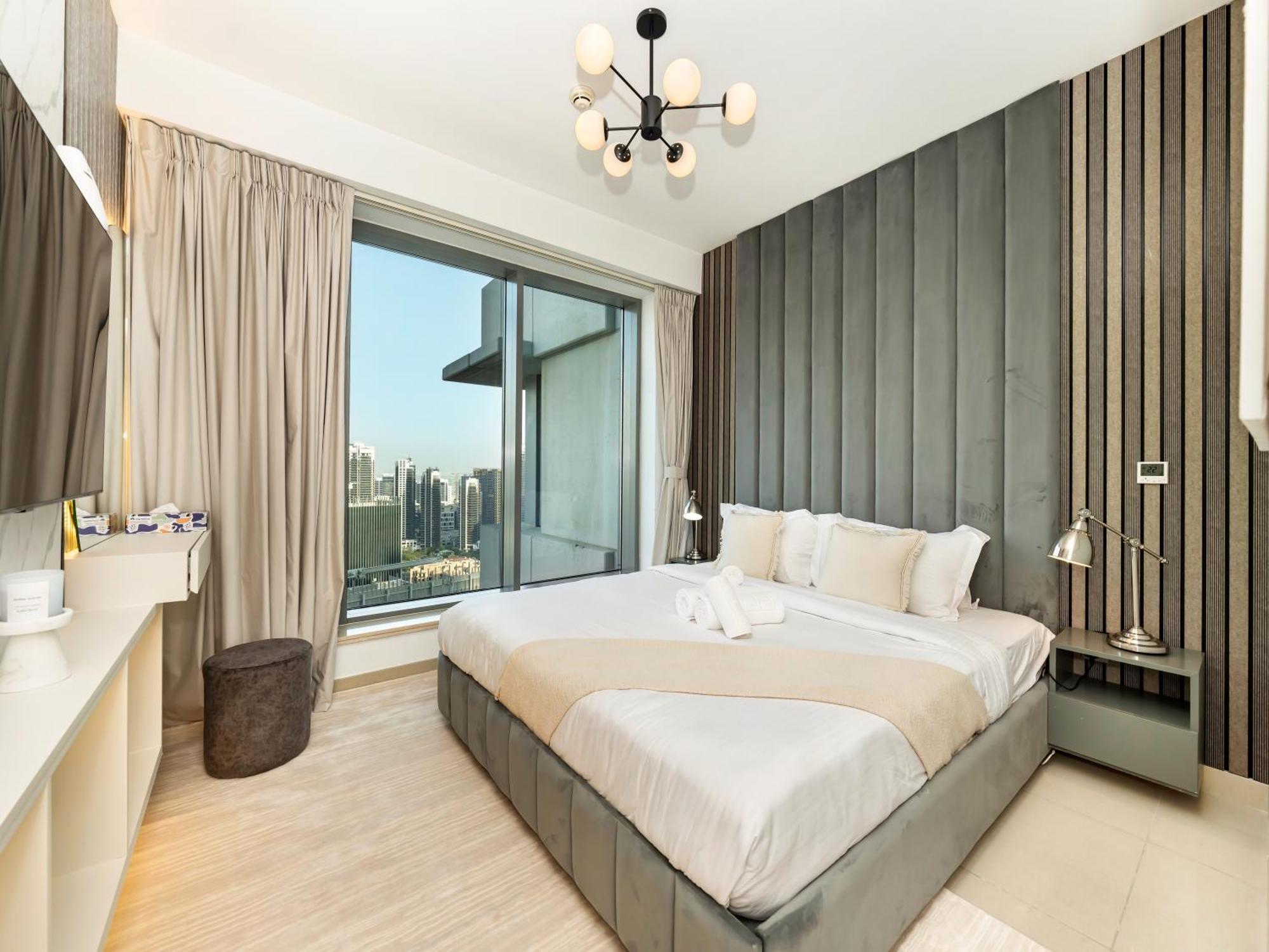 Lavish 2 Bedroom I Burj Khalifa & Fountain Views I Free Gym, Pool, Parking, Wi-fi And Ps5 I By Skyline Serenity Apartament *