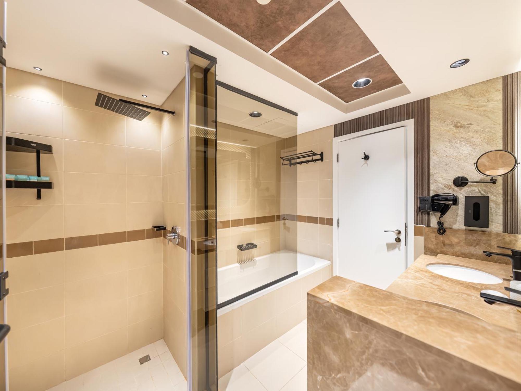 Apartament Lavish 2 Bedroom I Burj Khalifa & Fountain Views I Free Gym, Pool, Parking, Wi-fi And Ps5 I By Skyline Serenity