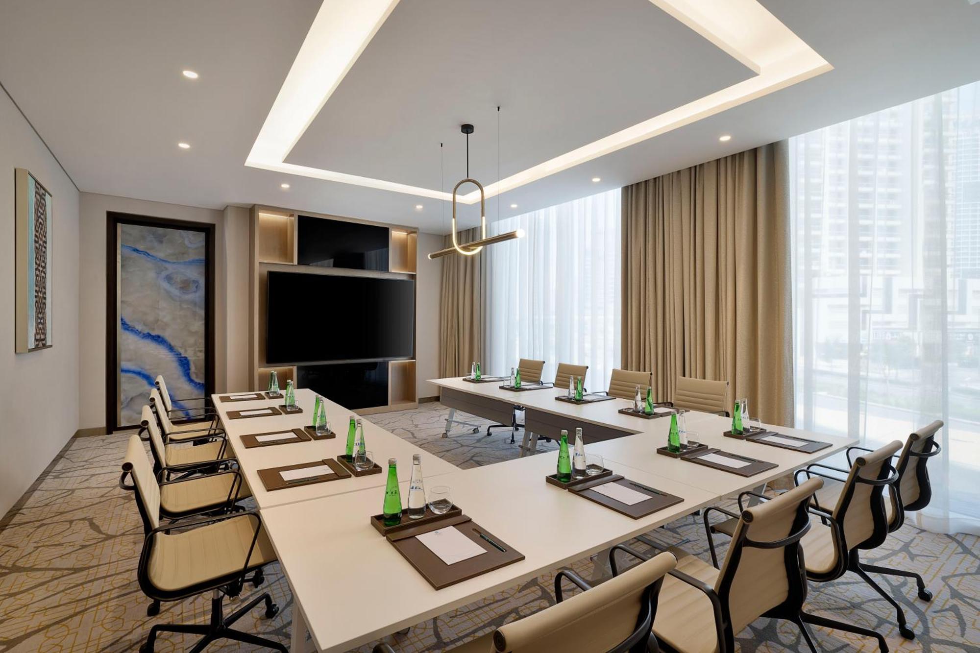 Hilton Garden Business Bay Hotel 4*