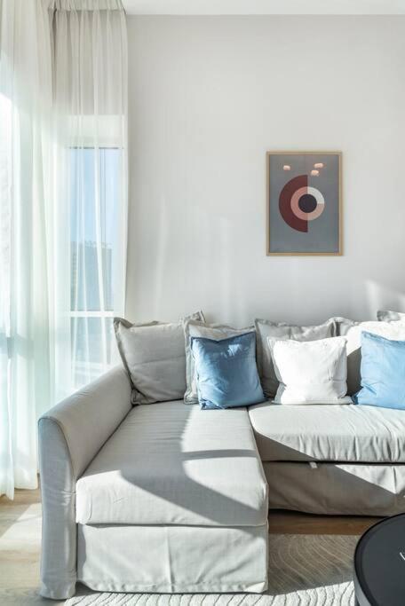 Apartment First Class 1br Stylish With Burj Khalifa View Dubai