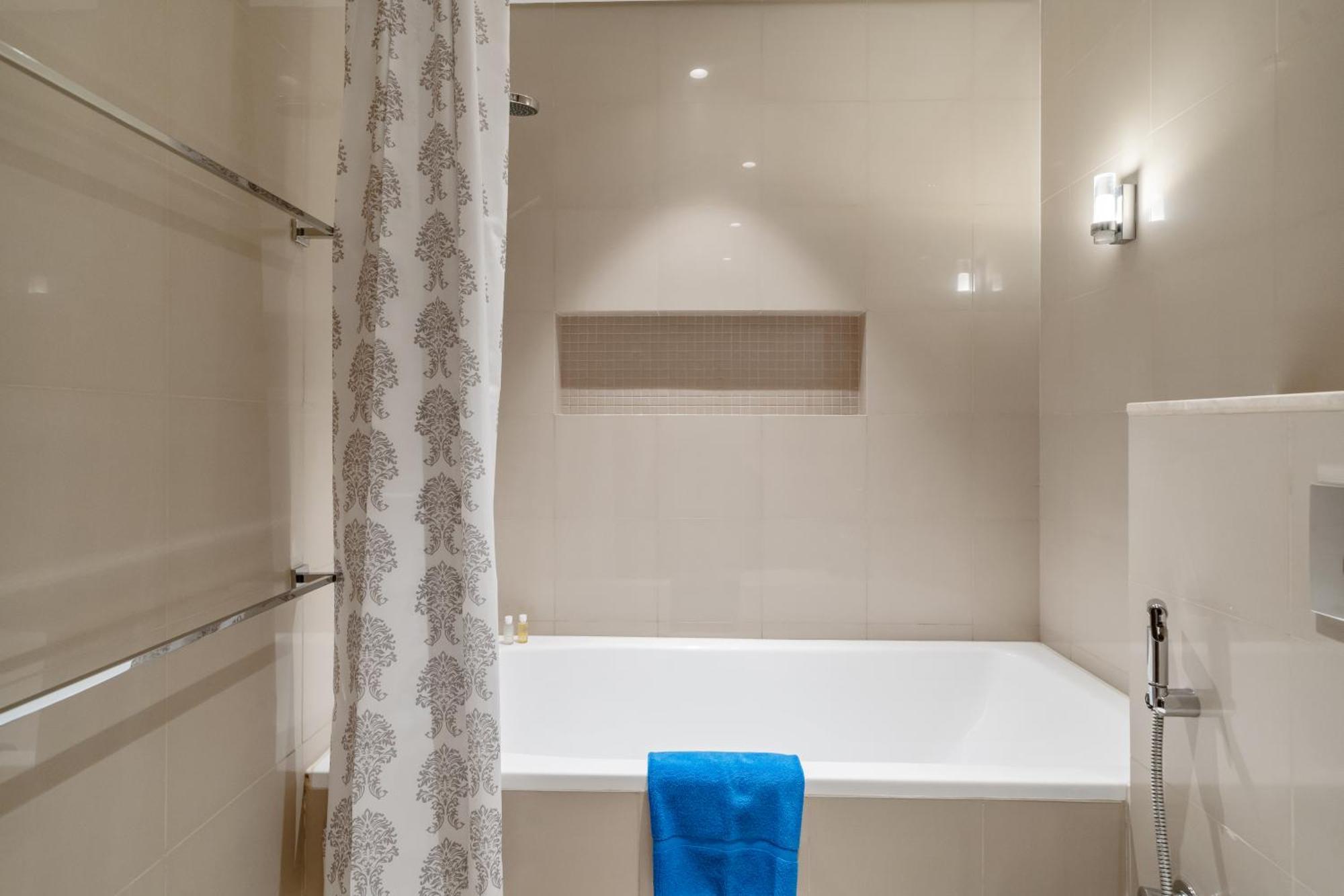 Newarabian Blvd Point Downtown 1 Bedroom Downtown *