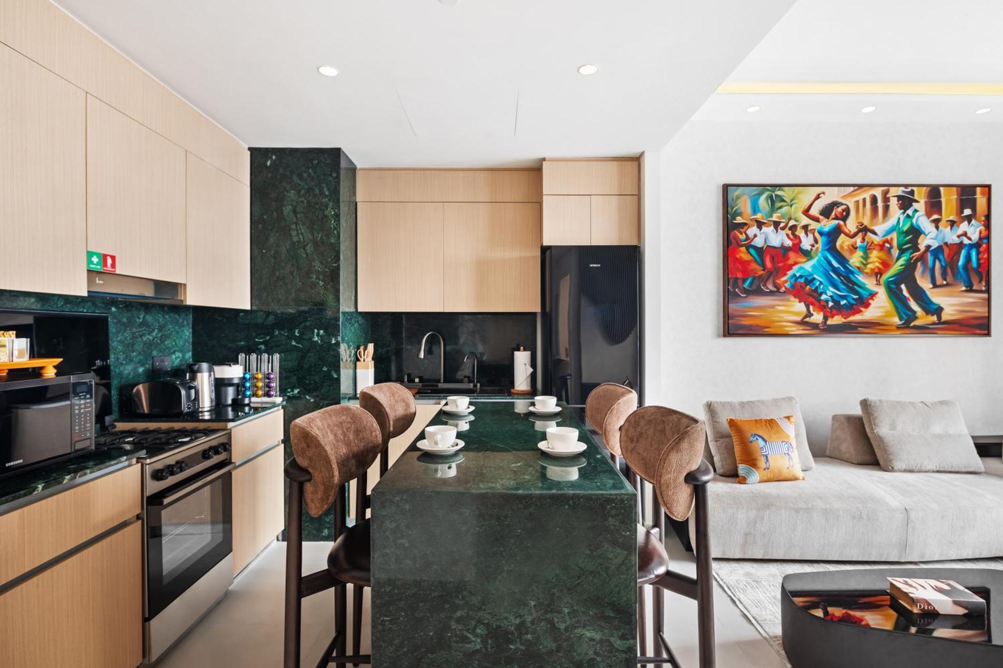 Stylish Poolside In Creek Harbour - By Dustay Dubái