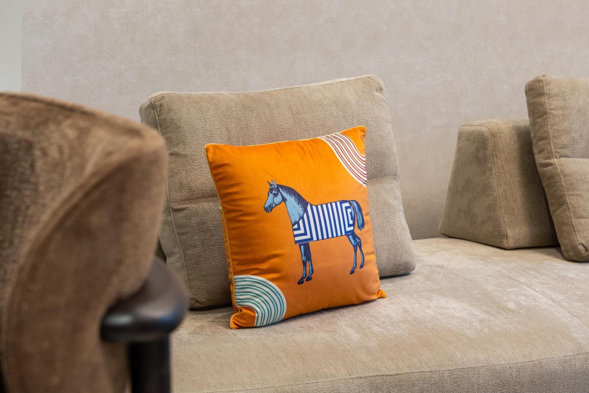 Stylish Poolside In Creek Harbour - By Dustay Apartamento Dubái
